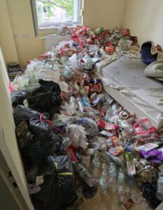 Räumung einer Messie-Wohnung in Bayern